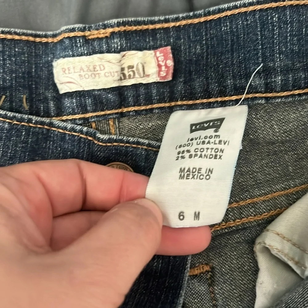 Levi’s 550 Relaxed Bootcut Jean Size 6M *flaw
